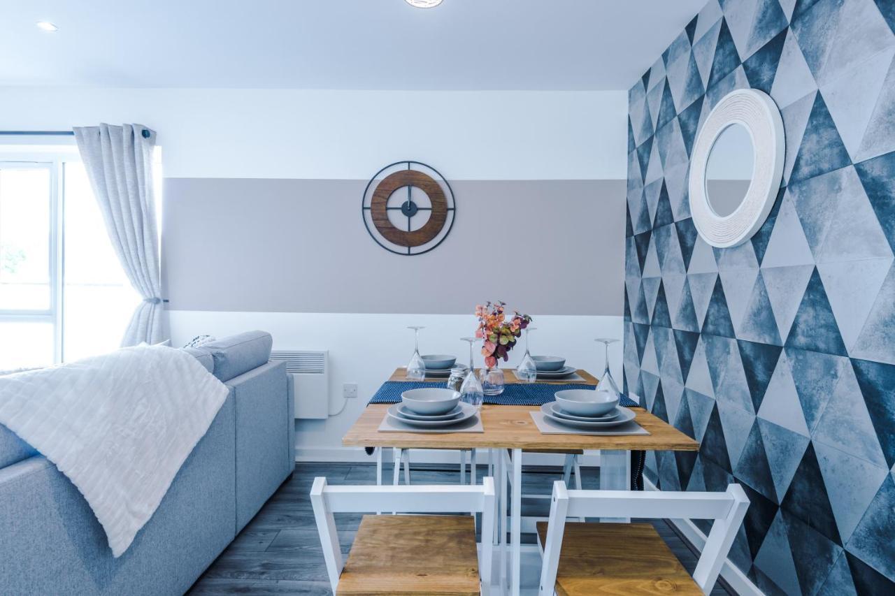 Stunning 2 Bed Apt By Greenstay Serviced Accommodation - Located In Formby Village - Perfect For Short & Long Stays - Couples, Friends & Families & Business Travellers All Welcome - Dog Friendly - 7 Bagian luar foto