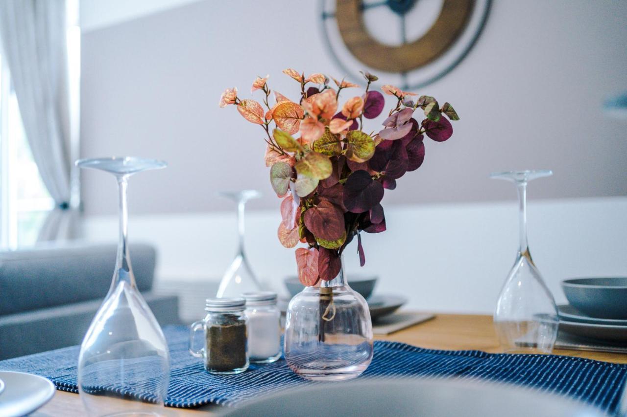 Stunning 2 Bed Apt By Greenstay Serviced Accommodation - Located In Formby Village - Perfect For Short & Long Stays - Couples, Friends & Families & Business Travellers All Welcome - Dog Friendly - 7 Bagian luar foto