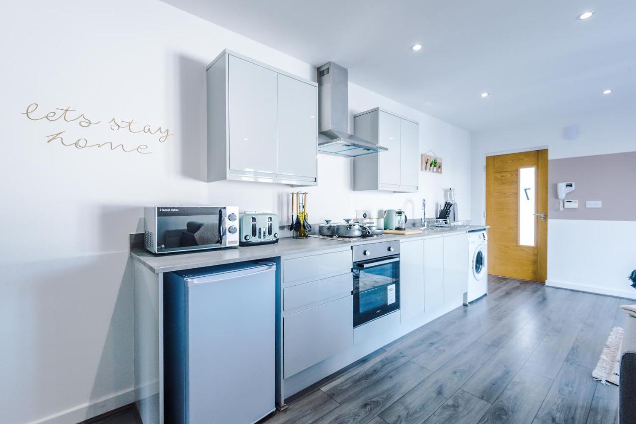 Stunning 2 Bed Apt By Greenstay Serviced Accommodation - Located In Formby Village - Perfect For Short & Long Stays - Couples, Friends & Families & Business Travellers All Welcome - Dog Friendly - 7 Bagian luar foto