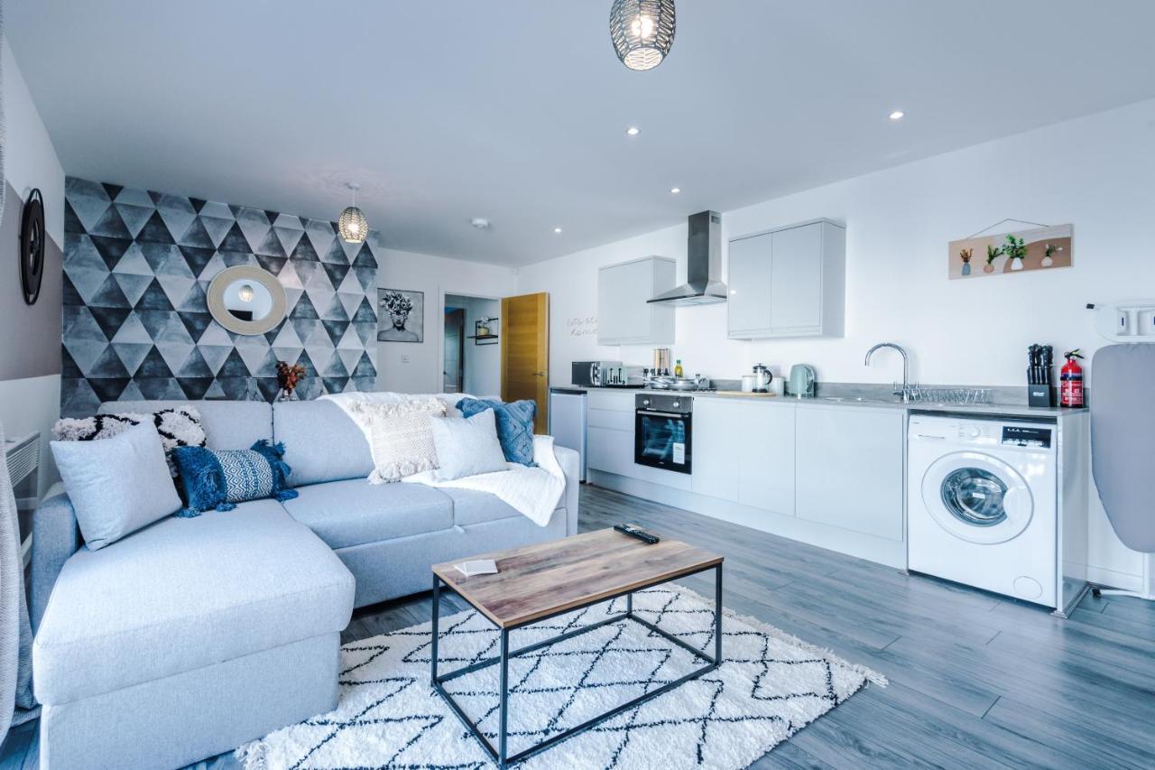 Stunning 2 Bed Apt By Greenstay Serviced Accommodation - Located In Formby Village - Perfect For Short & Long Stays - Couples, Friends & Families & Business Travellers All Welcome - Dog Friendly - 7 Bagian luar foto