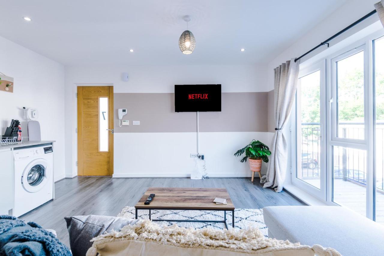 Stunning 2 Bed Apt By Greenstay Serviced Accommodation - Located In Formby Village - Perfect For Short & Long Stays - Couples, Friends & Families & Business Travellers All Welcome - Dog Friendly - 7 Bagian luar foto
