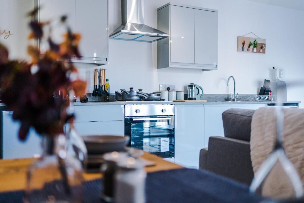 Stunning 2 Bed Apt By Greenstay Serviced Accommodation - Located In Formby Village - Perfect For Short & Long Stays - Couples, Friends & Families & Business Travellers All Welcome - Dog Friendly - 7 Bagian luar foto