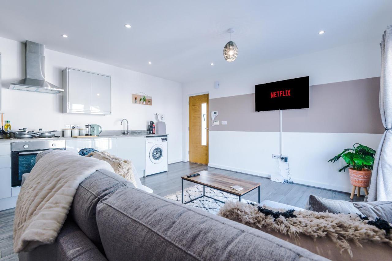 Stunning 2 Bed Apt By Greenstay Serviced Accommodation - Located In Formby Village - Perfect For Short & Long Stays - Couples, Friends & Families & Business Travellers All Welcome - Dog Friendly - 7 Bagian luar foto